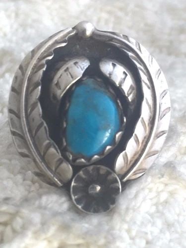 VINTAGE STERLING SILVER TURQUOISE SOUTHWEST RING SIZE 3.5 5.5G PINKIE TRIBAL: VINTAGE STERLING SILVER TURQUOISE SOUTHWEST RING SIZE 3.5 5.5G PINKIE TRIBAL Vintage Sterling Silver Turquoise Southwest Ring Size 3.5 Weight 5.5g Length 1 1/16" Width 7/8" Free First Clas