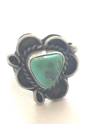 VINTAGE STERLING NATIVE AMERICAN TRIANGULAR NAVAJO TURQUOISE RING SIZE 4 6.9G (1 of 2)