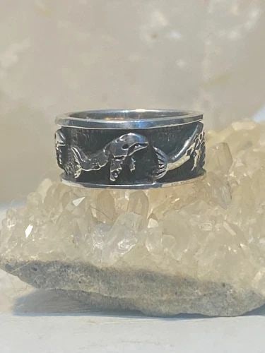 WHALE RING SIZE 5.75 SOUTHWEST PINKY BAND STERLING SILVER WOMEN GIRLS: WHALE RING SIZE 5.75 SOUTHWEST PINKY BAND STERLING SILVER WOMEN GIRLS Whale ring southwest pinky band sterling silver women girls Size 5.75 Weight 5.9g Band Width 5/16"