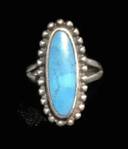 VINTAGE STERLING SILVER SOUTHWEST LONG TURQUOISE RING SIZE 5.25 5.3G: VINTAGE STERLING SILVER SOUTHWEST LONG TURQUOISE RING SIZE 5.25 5.3G Vintage Sterling Silver Long Southwest Tribal Turquoise Ring Size 5.25 Weight 5.3g Length 1" Width 1/2" Rings are Delivered in a