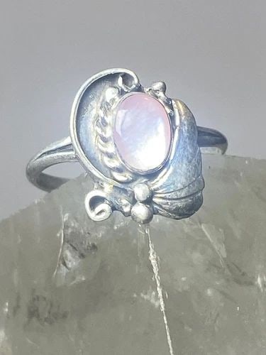 MOTHER OF PEARL RING SOUTHWEST PINKY STERLING SILVER WOMEN GIRL U: MOTHER OF PEARL RING SOUTHWEST PINKY STERLING SILVER WOMEN GIRL U Mother of pearl Ring southwest pinky sterling silver women girl u Size 2 Weight 1.1g Length 1/2" Width 3/8" Thinnest part 1/16"
