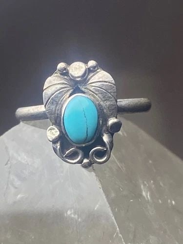 TURQUOISE RING PETITE POINT SOUTHWEST PINKY STERLING SILVER WOMEN GIRL EE: TURQUOISE RING PETITE POINT SOUTHWEST PINKY STERLING SILVER WOMEN GIRL EE Turquoise Ring southwest pinky sterling silver women girl ee Size 1.75 Weight 1.1g Length. 7/16" Width 3/8" Thinnest part 3/8"
