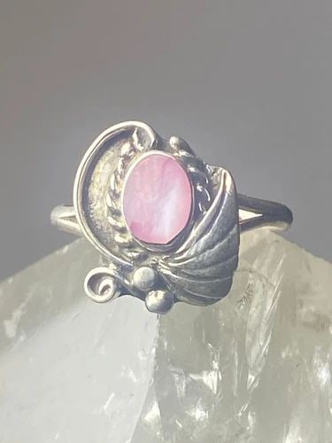 MOTHER OF PEARL RING LEAF SOUTHWEST PINKY STERLING SILVER WOMEN GIRL K: MOTHER OF PEARL RING LEAF SOUTHWEST PINKY STERLING SILVER WOMEN GIRL K Mother of pearl Ring leaf southwest pinky sterling silver women girl k Size 1 Weight 1.2g Length 1/2" Width 3/8" Thinnest part 3/