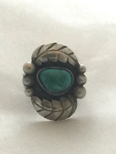 VINTAGE STERLING NATIVE AMERICAN NAVAJO TURQUOISE RING SIZE 4 5.4 G (1 of 2)