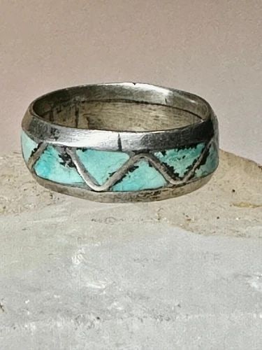 ZUNI RING TURQUOISE WEDDING BAND SIZE 6.75 STERLING SILVER WOMEN MEN: ZUNI RING TURQUOISE WEDDING BAND SIZE 6.75 STERLING SILVER WOMEN MEN Zuni ring Turquoise wedding band size 6.75 sterling silver women men Size 6.75 Weight 4g Width 1/4"