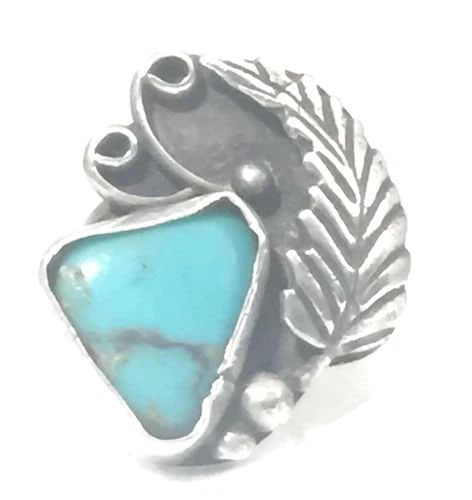 TURQUOISE RING STERLING SILVER PINKY BAND SIZE 5.25 SOUTHWEST TRIBAL WOMEN GIRLS: TURQUOISE RING STERLING SILVER PINKY BAND SIZE 5.25 SOUTHWEST TRIBAL WOMEN GIRLS Turquoise Ring Vintage Southwest Sterling Silver Ring The Stone is Recessed into the Setting .. No Structural Issues Si