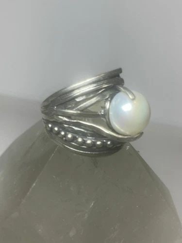 PEARL RING CIGAR BAND BEADED ISRAEL STERLING SILVER WOMEN GIRL: PEARL RING CIGAR BAND BEADED ISRAEL STERLING SILVER WOMEN GIRL Pearl ring cigar band beaded Israel sterling silver women girl Size 7 Weight 8g Length. 3/4" Thinnest part of band 5/32"