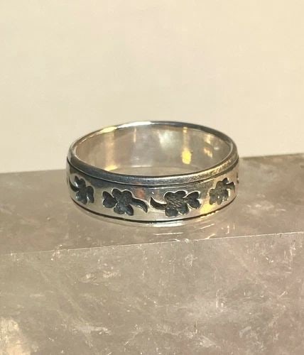THREE LEAF CLOVER RING WEDDING BAND GOOD LUCK STERLING SILVER RING MEN: THREE LEAF CLOVER RING WEDDING BAND GOOD LUCK STERLING SILVER RING MEN Three Leaf clover ring wedding band Good Luck sterling silver ring men Size 14.75 Weight 8.6g Band Width 1/4"