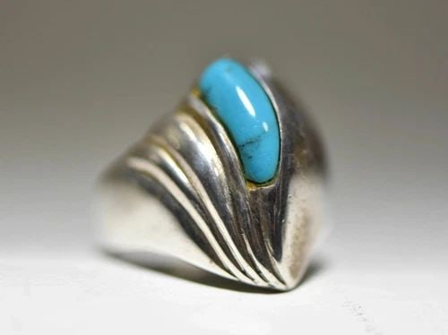 DOME RING TURQUOISE SWIRL CIGAR BAND STERLING SILVER VINTAGE WOMEN: DOME RING TURQUOISE SWIRL CIGAR BAND STERLING SILVER VINTAGE WOMEN Dome ring turquoise swirl cigar band sterling silver vintage women Size 6.25 Between a Size 6.25 and size 6.50 Weight 7.6g Widest par