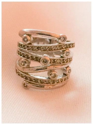 VINTAGE COCKTAIL WIDE STERLING SILVER CZ'S RING BAND SIZE 5.5: VINTAGE COCKTAIL WIDE STERLING SILVER CZ'S RING BAND SIZE 5.5 Vintage Sterling Silver CZ's Ring Band Size 5.5 Width of band 25/32" Narrowest part of Band 13/32" Weight 8.5g Free First Class shipping a