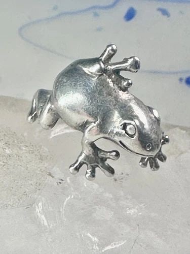 VINTAGE FROG RING REPTILE LIZARD BAND SIZE 8.25 STERLING SILVER WOMEN: VINTAGE FROG RING REPTILE LIZARD BAND SIZE 8.25 STERLING SILVER WOMEN Vintage Frog ring reptile lizard band size 8.25 sterling silver women Size 8.25 Weight 6.1g Length 1/2" Widest 3/4" Thinnest part 