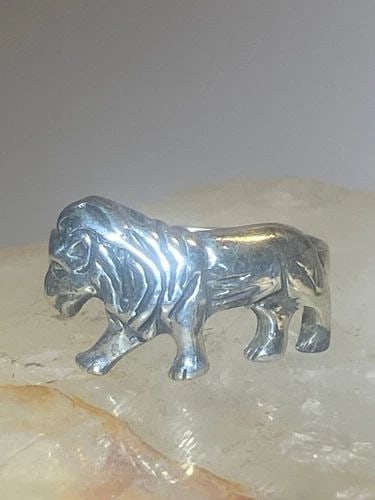 LION RING SIZE 7.50 ANIMAL BAND STERLING SILVER WOMEN GIRLS: LION RING SIZE 7.50 ANIMAL BAND STERLING SILVER WOMEN GIRLS Lion ring animal band sterling silver women girls Size 7.50 Weight 3.6g Width 1/2" Thinnest part of band in back 1/8"