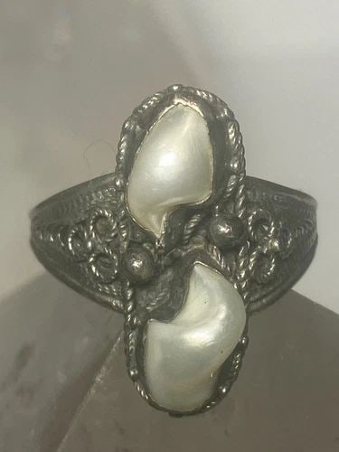 PEARL RING DETAILED DESIGN ON BAND BOHO STERLING SILVER WOMEN GIRLS: PEARL RING DETAILED DESIGN ON BAND BOHO STERLING SILVER WOMEN GIRLS Pearl ring detailed design on band boho sterling silver women girls Size 10 Weight 5.3g Length. 7/8" Width 3/8" Thinnest part 1/8"