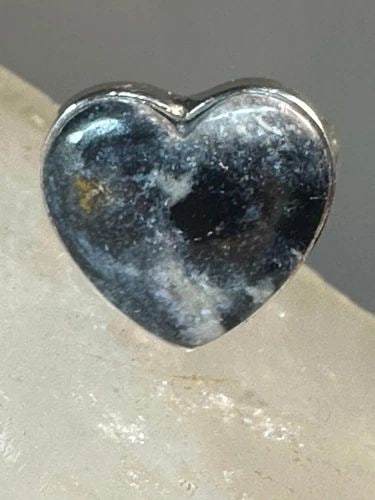HEART RING SIZE 7.75 LOVE VALENTINE STERLING SILVER WOMEN GIRLS: HEART RING SIZE 7.75 LOVE VALENTINE STERLING SILVER WOMEN GIRLS Heart ring size 7.25 love porcelain jasper Valentine sterling silver women girls Size 7.25 Weight 5g Length 5/8" Width 5/8" Thinnest par