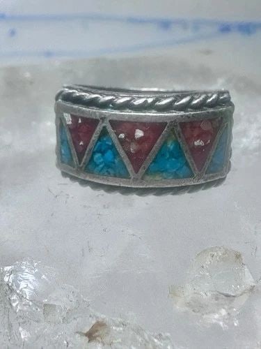 ZUNI RING WEDDING BAND STERLING SILVER TURQUOISE CORAL CHIPS SIZE 9 MEN WOMEN: ZUNI RING WEDDING BAND STERLING SILVER TURQUOISE CORAL CHIPS SIZE 9 MEN WOMEN Zuni ring wedding band sterling silver Turquoise Coral chips size 9 men women Size 9 Weight 9.6g Width 1/2" Thinnest part 