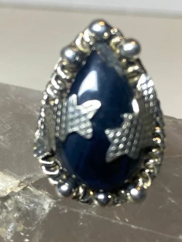 TEARDROP RING DEEP DARK BLUE PERHAPS A CATS EYE TYPE STONE BOHO STERLING SILVER: TEARDROP RING DEEP DARK BLUE PERHAPS A CATS EYE TYPE STONE BOHO STERLING SILVER Teardrop ring deep dark blue perhaps a cats eye type stone boho sterling silver Size 7 Weight 9g Length. 1. 1/8" Width. 