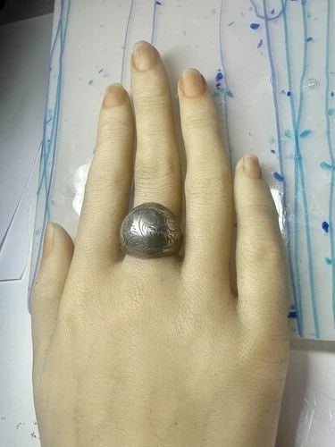 SIAM BUBBLE DOME RING SIZE 5.75 VINTAGE STERLING SILVER: SIAM BUBBLE DOME RING SIZE 5.75 VINTAGE STERLING SILVER Siam Bubble Dome Ring Size 5.75 Vintage Sterling Silver AS IS Photo 1 & 2 will show a small hard to see dent on the side of the ring Size 5.75 W
