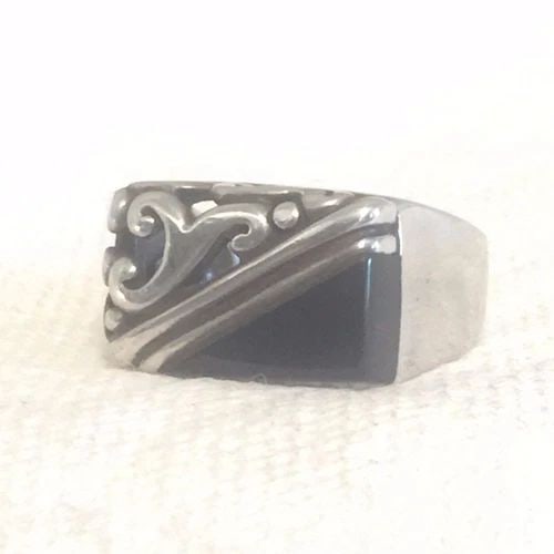 VINTAGE STERLING SILVER ONYX FLORAL RING SIZE 5.75 6.4G: VINTAGE STERLING SILVER ONYX FLORAL RING SIZE 5.75 6.4G Vintage Sterling Silver Onyx Floral Ring Size 5.75 Weight 6.4g Length 1/2" Width 5/8" Free First Class shipping and postal insurance is includ