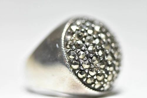 DOME MARCASITE RING ART DECO BOHO INFLUENCES WOMEN SIZE 5.75: DOME MARCASITE RING ART DECO BOHO INFLUENCES WOMEN SIZE 5.75 Dome Marcasite ring Art Deco Boho influences women Size 5.75 Weight 8.6g Widest Part of the band 3/4" Thinnest Part of the band 1/4"
