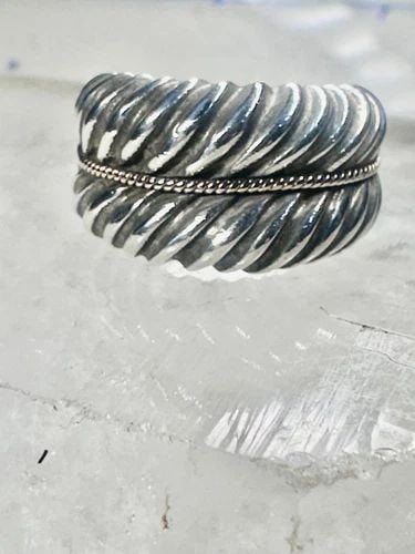 FLUTED RING ABSTRACT SOLID BAND SIZE 5 STERLING SILVER WOMEN PINKY: FLUTED RING ABSTRACT SOLID BAND SIZE 5 STERLING SILVER WOMEN PINKY Fluted ring chunky cigar solid band Size 5 sterling silver women pinky Size 5 Weight. 7.5g Width 1/2" Band in Back 1/4"