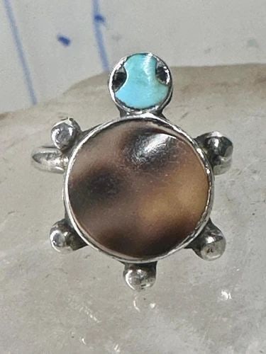 TURTLE RING SHELL TURQUOISE SOUTHWEST BAND SIZE 4.25 STERLING SILVER WOMEN GIRLS: TURTLE RING SHELL TURQUOISE SOUTHWEST BAND SIZE 4.25 STERLING SILVER WOMEN GIRLS Turtle ring shell turquoise southwest band size 4.25 sterling silver women girls pinky Size 4.25 Weight 2.5g Length 3/4