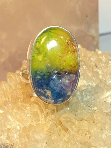 QUARTZ RING SIZE 7 ADJ GREEN BLUE STERLING SILVER WOMEN GIRLS: QUARTZ RING SIZE 7 ADJ GREEN BLUE STERLING SILVER WOMEN GIRLS Quartz ring green blue sterling silver women girls Size 7 adjustable Weight 9.4g Length. 1" Width 5/8" Thinnest part 5/32"