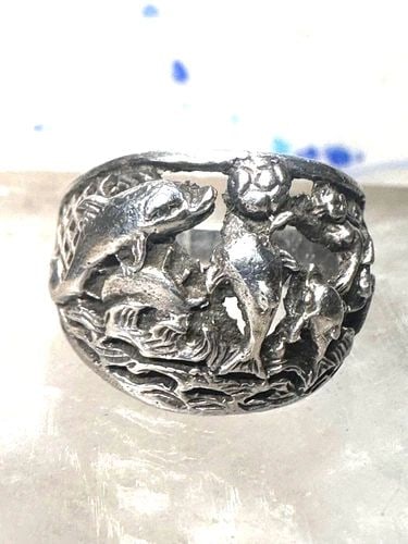 DOLPHINS RING DOLPHIN POD BAND SIZE 5.75 WOMEN GIRLS: DOLPHINS RING DOLPHIN POD BAND SIZE 5.75 WOMEN GIRLS Dolphins ring dolphin pod band size 5.75 women girls Size 5.75 Weight 4.9g Widest part 1/2" Back of the band 5/32"