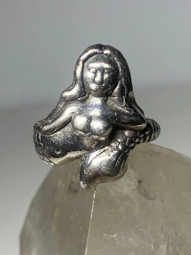 MERMAID RING FIGURATIVE BAND STERLING SILVER WOMEN: MERMAID RING FIGURATIVE BAND STERLING SILVER WOMEN Mermaid ring figurative band sterling silver women A light weight hollow ring Size 7 Weight 3.7g Widest part 1" Thinnest part of band in back 5/32"