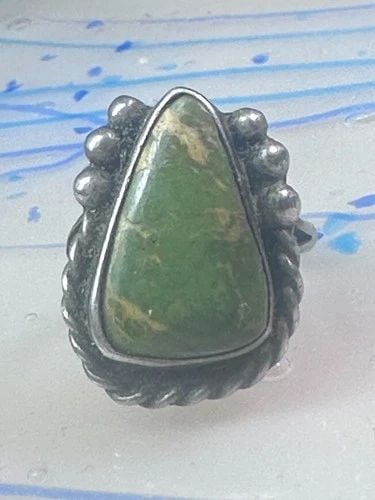 VINTAGE STERLING SILVER NATIVE AMERICAN NAVAJO TURQUOISE RING SIZE 4 5G: VINTAGE STERLING SILVER NATIVE AMERICAN NAVAJO TURQUOISE RING SIZE 4 5G Vintage Sterling Silver Native American Navajo Turquoise Ring Size 4 Weight 5g Length 13/16" Width 21/32" Free First Class shipp