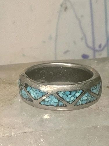 ZUNI RING TURQUOISE WEDDING BAND SIZE 5.75 STERLING SILVER WOMEN PINKY: ZUNI RING TURQUOISE WEDDING BAND SIZE 5.75 STERLING SILVER WOMEN PINKY Zuni ring turquoise wedding band size 5.75 sterling silver women pinky The sauter job is rough but solid see photos .. There is a