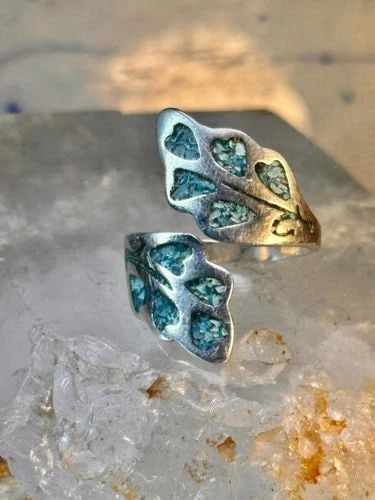WRAP AROUND RING TURQUOISE CHIPS BAND LEAVES MEXICO STERLING SILVER SIZE 9.50 WO: WRAP AROUND RING TURQUOISE CHIPS BAND LEAVES MEXICO STERLING SILVER SIZE 9.50 WO Wrap Around ring turquoise chips band Hearts leaves Mexico sterling silver size 9.50 women Size 9.50 Weight 4.4g Width 