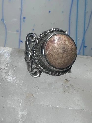 JASPER RING BOHO SIZE 9.25 STERLING SILVER WOMEN: JASPER RING BOHO SIZE 9.25 STERLING SILVER WOMEN Jasper ring boho size 9.25 sterling silver women Size 9.25 Between a size 9.25 and a size 9.50 Weight 17g Length. 5/8" Width 5/8" Thinnest part. 1/4"