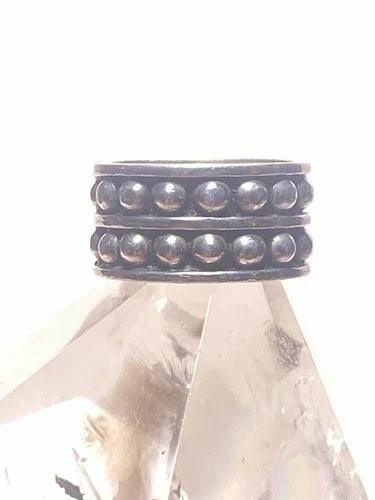 BEADED RING SIZE 4.25 BEAD BAND PINKY STERLING SILVER WOMEN: BEADED RING SIZE 4.25 BEAD BAND PINKY STERLING SILVER WOMEN Beaded ring bead band pinky sterling silver women Size 4.25 Between a size 4.25 and a size 4.50 Weight 4.4g Band Width 3/8"