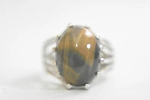 TIGER EYE RING STERLING SILVER BOHO WOMEN SIZE 6.25: TIGER EYE RING STERLING SILVER BOHO WOMEN SIZE 6.25 Tiger Eye ring sterling silver boho women Size 6.25 Weight 7g length of the stone 3/4" Width of the band in back 3/16"