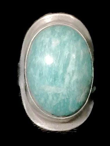 GREEN RING SIZE 5.50 VINTAGE STERLING SILVER SOUTHWEST RING PINKY WOMEN: GREEN RING SIZE 5.50 VINTAGE STERLING SILVER SOUTHWEST RING PINKY WOMEN Green Ring size 5.50 Southwest Vintage Sterling Silver Ring Size 5.50 Weight 6.2g Length 15/16" Width 3/16" Free Postal Shipping