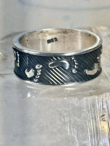 FOOTPRINT RING FOOTPRINTS BAND FIGURATIVE SIZE 9.50 STERLING SILVER WOMEN MEN: FOOTPRINT RING FOOTPRINTS BAND FIGURATIVE SIZE 9.50 STERLING SILVER WOMEN MEN Footprint ring footprints band figurative size 9.50 sterling silver women men Size 9.50 Between a size 9.50 and a size 9.7
