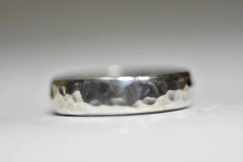 HAMMERED RING WEDDING BAND STERLING SILVER WOMEN MEN: HAMMERED RING WEDDING BAND STERLING SILVER WOMEN MEN hammered ring wedding band sterling silver women men size 12.50 Between a size 12.50 and size 12.75 weight 5.3g band Width 1/4" Delivered in a Gift