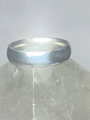 PLAIN RING WEDDING BAND SIZE 6.75 STERLING SILVER U: PLAIN RING WEDDING BAND SIZE 6.75 STERLING SILVER U Plain ring wedding comfort band size 6.75 sterling silver U I leave the rings unpolished until I sell .. If the buyer wants the ring polished I will