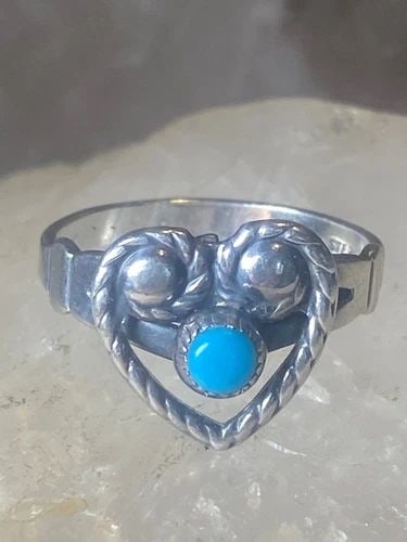 TURQUOISE RING SIZE 5.75 BELL TRADING HEART SOUTHWEST BAND STERLING SILVER WOMEN: TURQUOISE RING SIZE 5.75 BELL TRADING HEART SOUTHWEST BAND STERLING SILVER WOMEN Turquoise ring Bell Trading Heart band sterling silver women girls Size 5.75 Weight 2.3g Length. 1/2" Width 1/2" Thinne