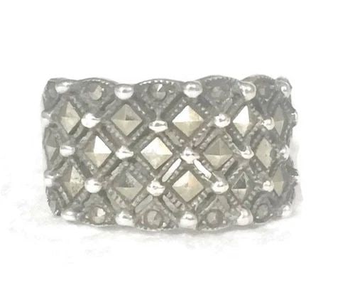 VINTAGE WIDE MARCASITE STERLING SILVER RING THUMB BAND BOHO SIZE 8: VINTAGE WIDE MARCASITE STERLING SILVER RING THUMB BAND BOHO SIZE 8 Vintage Marcasite Band Sterling Silver Ring Ring or Band Size 8 Weight 4.6g Widest Part of Band 1/2" Thinnest Part of Band 1/4"