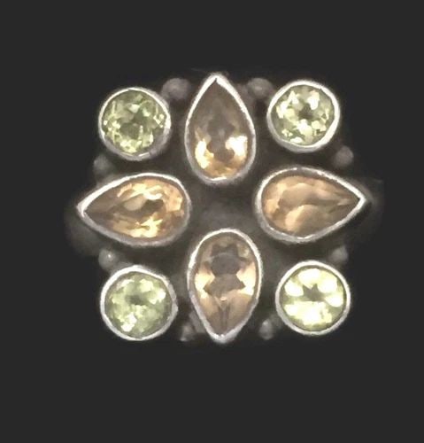 VINTAGE PERIDOT YELLOW TOPAZ STERLING SILVER RING PINKY BAND SIZE 4.7 GIRLS: VINTAGE PERIDOT YELLOW TOPAZ STERLING SILVER RING PINKY BAND SIZE 4.7 GIRLS Vintage Peridot Topaz Ring Sterling Silver Band Ring Size 4.75 Weight 4.3g Widest Part of Ring 9/16" Thinnest Part of Ring