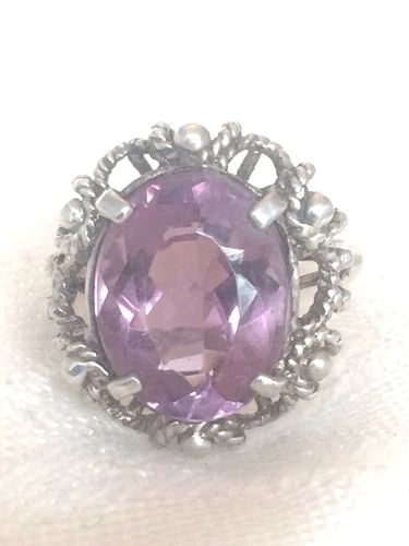 VINTAGE STERLING SILVER FACETED AMETHYST OR GLASS RING SIZE 6 4.6G: VINTAGE STERLING SILVER FACETED AMETHYST OR GLASS RING SIZE 6 4.6G Vintage Sterling Silver Faceted Amethyst Glass Ring Gorgeous Color Slight bend on side of the Band As Is See Photo #5 Size 6 Weight 4