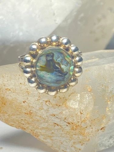 ABALONE RING MEXICO SOUTHWEST STERLING SILVER WOMEN GIRLS: ABALONE RING MEXICO SOUTHWEST STERLING SILVER WOMEN GIRLS Abalone ring Mexico southwest sterling silver women girls Size 7.25 Weight 2.5g Length. 3/4" Width. 3/4" Thinnest part of band 1/8"