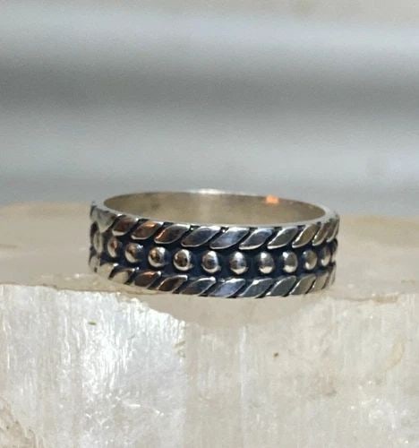 ROPE BAND BEADED RING MEXICO STERLING SILVER WOMEN MEN: ROPE BAND BEADED RING MEXICO STERLING SILVER WOMEN MEN Rope band beaded ring Mexico sterling silver women men Size. 12.75 Between a 12.75 and a size 13 Weight 7.6g Band Width. 1/4"