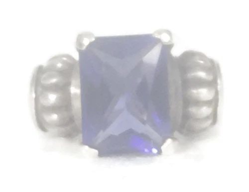 VINTAGE PURPLE FACETED RING STERLING SILVER SIZE 5.75: VINTAGE PURPLE FACETED RING STERLING SILVER SIZE 5.75 Vintage Purple Faceted Ring Sterling Silver Size 5.75 Weight 6.9g Widest Part of Band 1/2" Thinnest Part of Band 1/8" Rings are delivered in a Gif