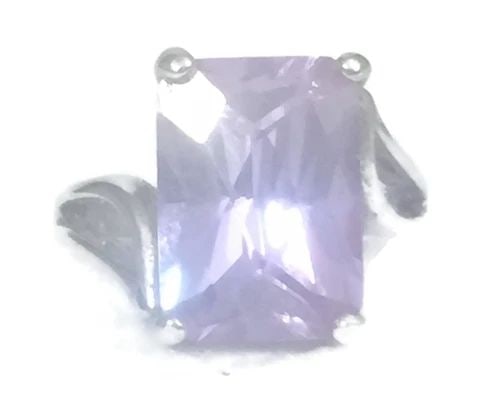 VINTAGE LIGHT PURPLE FACETED RING STERLING SILVER SIZE 5.50: VINTAGE LIGHT PURPLE FACETED RING STERLING SILVER SIZE 5.50 Vintage Light Purple Faceted Ring Sterling Silver Size 5.50 Between a Size 5.50 and Size 5.75 Weight 7.4g Widest Part of Band 9/16" Thinnest