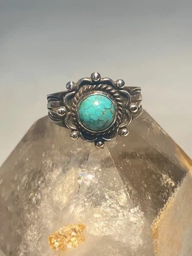 TURQUOISE RING NAVAJO SOUTHWEST PINKY STERLING SILVER WOMEN GIRLS: TURQUOISE RING NAVAJO SOUTHWEST PINKY STERLING SILVER WOMEN GIRLS Turquoise ring southwest pinky sterling silver women girls Size 5.75 Weight 2.8g Length. 1/2" Width 1/2" Thinnest part 1/8"