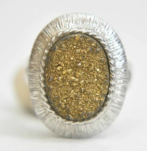 DRUZY RING VINTAGE COCKTAIL BOHO WOMEN STERLING SILVER SIZE 6: DRUZY RING VINTAGE COCKTAIL BOHO WOMEN STERLING SILVER SIZE 6 Druzy ring vintage cocktail boho women sterling silver Size 6 Weight 8g Widest part of band 15/16" Thinnest part of band 1/8" Delivered in