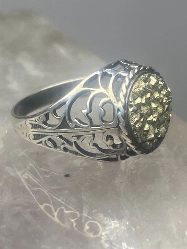 ROUGH NATURAL STONE RING PINKY STERLING SILVER WOMEN GIRLS: ROUGH NATURAL STONE RING PINKY STERLING SILVER WOMEN GIRLS Rough natural stone ring pinky sterling silver women girls Size 4.75 Weight 2.8g Length 1/2" Width 7/16" Thinnest part 1/8"