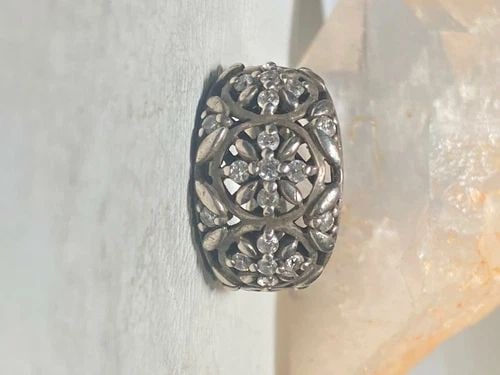 FLORAL RING COCKTAIL STERLING SILVER WOMEN MEN: FLORAL RING COCKTAIL STERLING SILVER WOMEN MEN Floral Ring Cocktail sterling silver women Size 5.75 Weight 8.4g Width 1/2" Thinnest part of band in back 3/16"